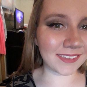 Meet your Posher, Cassandra